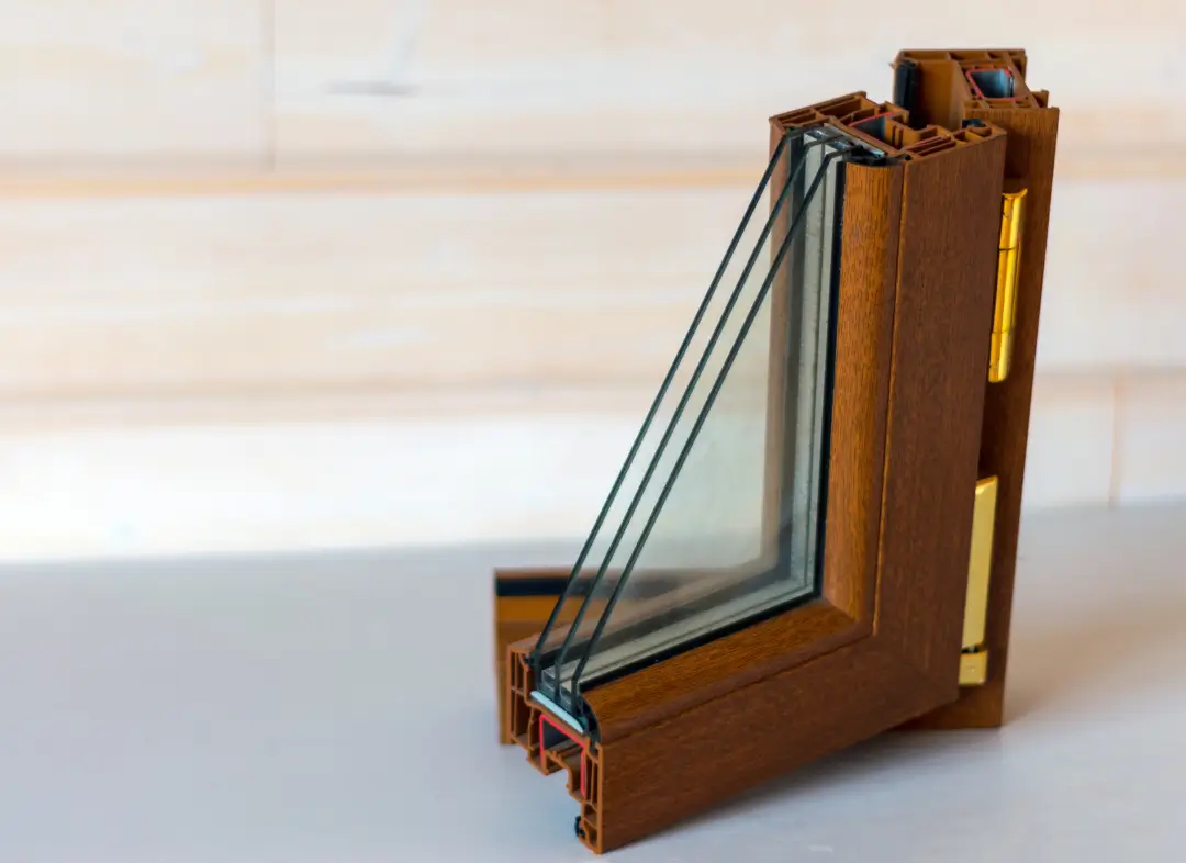 Installation de fenêtre en bois sur mesure Angoulins